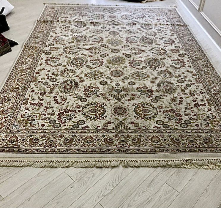 Продается ковер хорошего качества