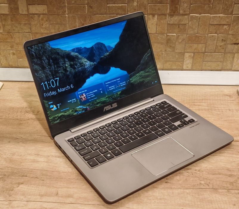 Laptop ASUS ZenBook i5 / 8GB RAM / SSD 256GB – subțire și rapid