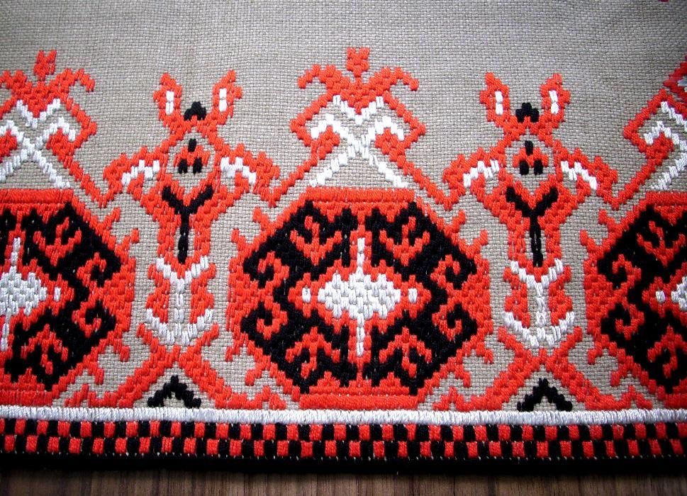Каре българска шевица ръчна бродерия везба