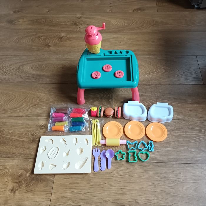 Маса за игра с пластилин 44 части