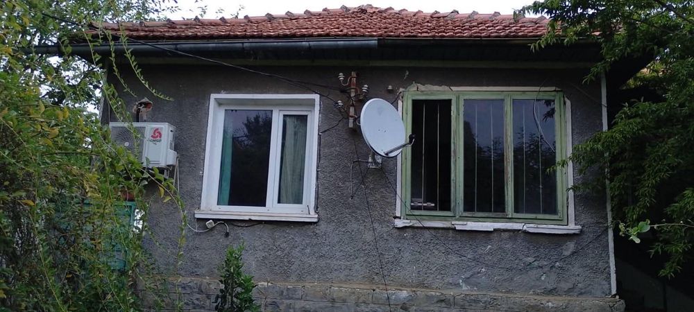 Продавам къща в село Сенник