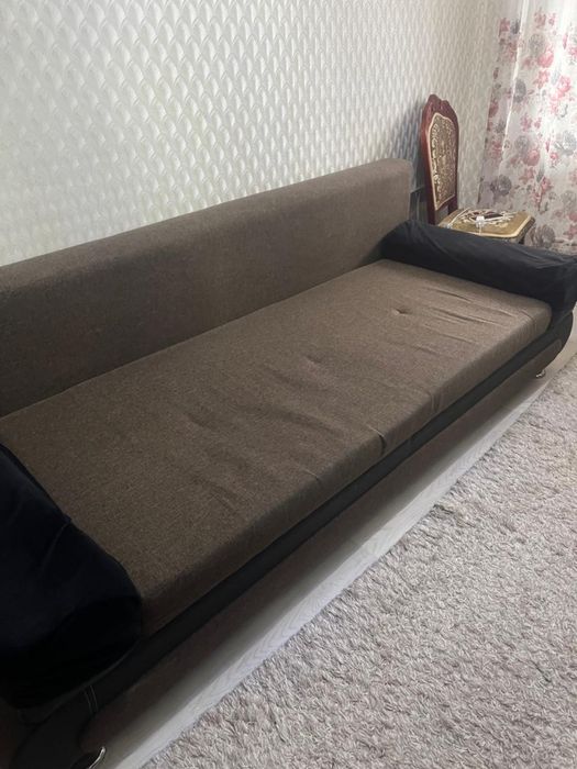 Срочно продам диван тахта в хорошем состоянии за 40000 тенге