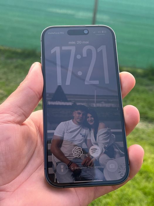 Vand iPhone 17 ca nou