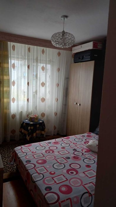 Închiriez apartament cu doua camere decomandat în Bacău
