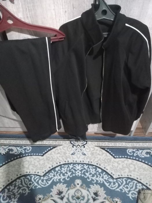 Продам женский спортивный костюм