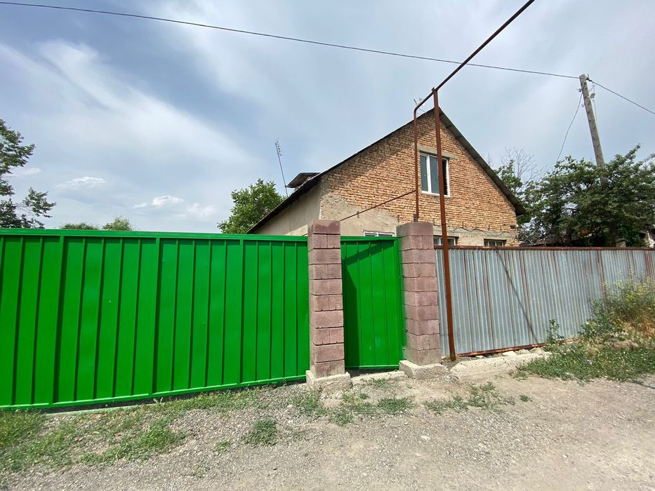 Продаю дом с красного кирпича