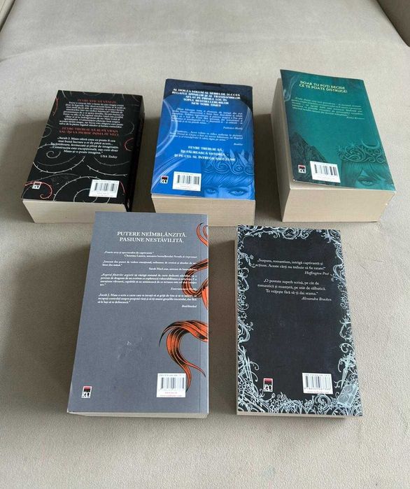 Seria acotar regatul spinilor si al trandafirilor sarah j maas