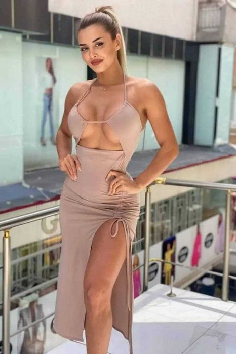 Дамска рокля в бежово