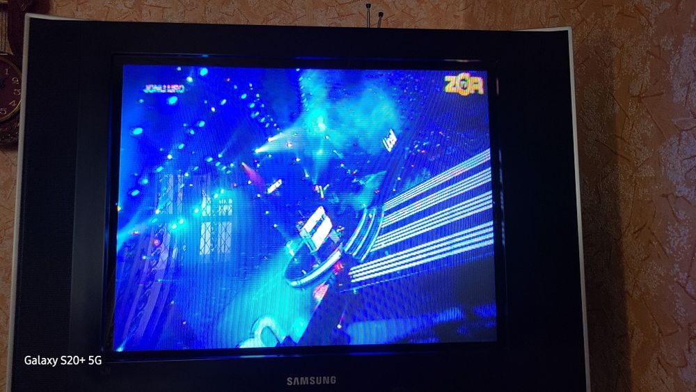 Продаю телевизор-SAMSUNG