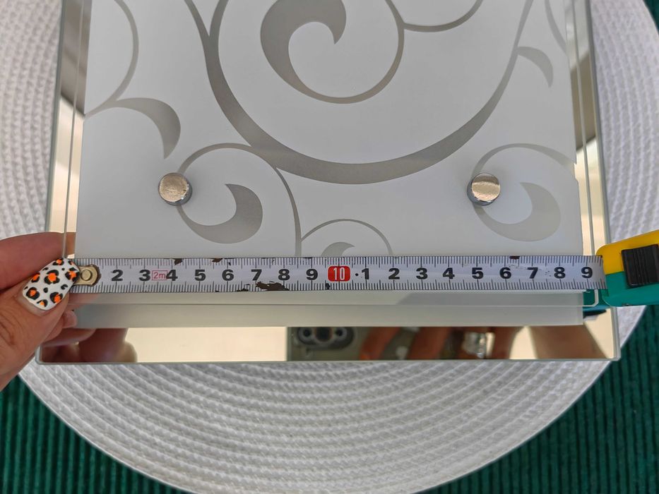 Стъклен Плафон !