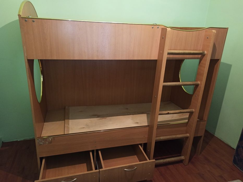 Двухъярусная кровать