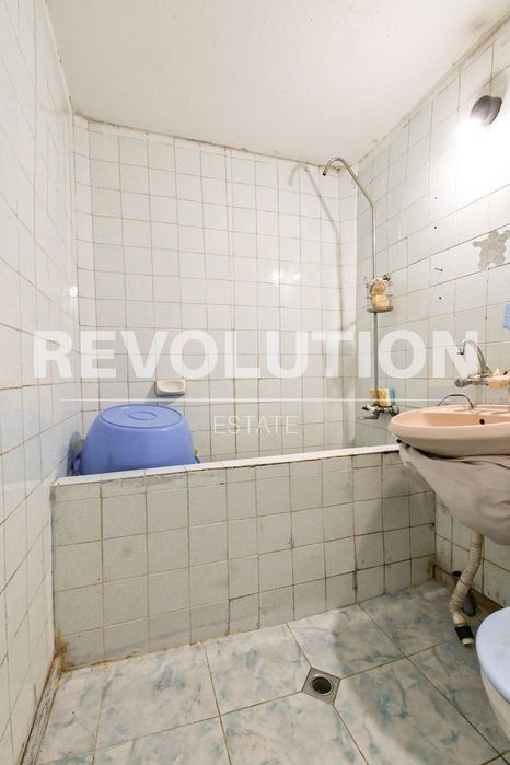 Тристаен апартамент в ж.к. Люлин 9