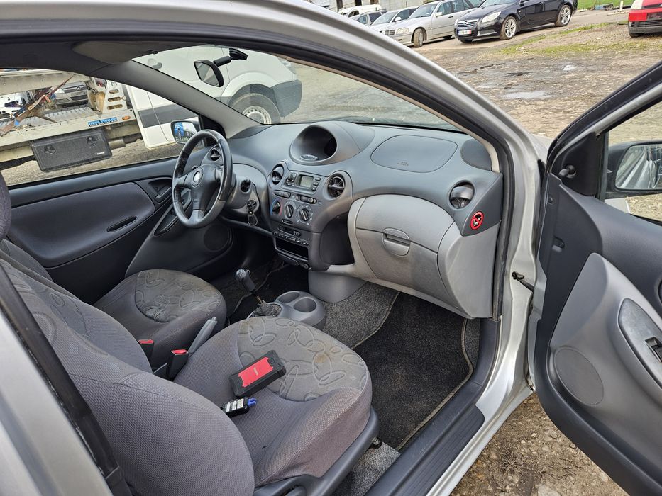 Toyota Yaris 1.0i VVTI НА ЧАСТИ