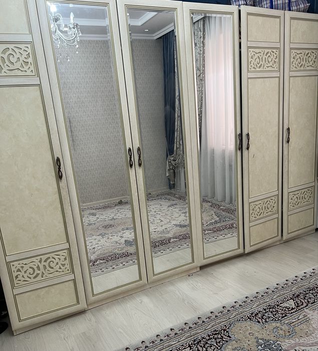 Шкаф сатылады 6 есікті мықты ағашы