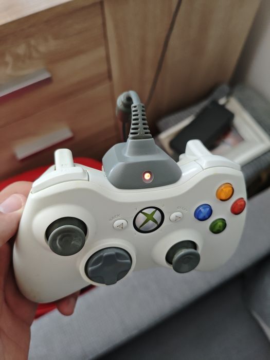 Consolă Xbox 360 Modată + 146 Jocuri + HDD 60GB + Controller original