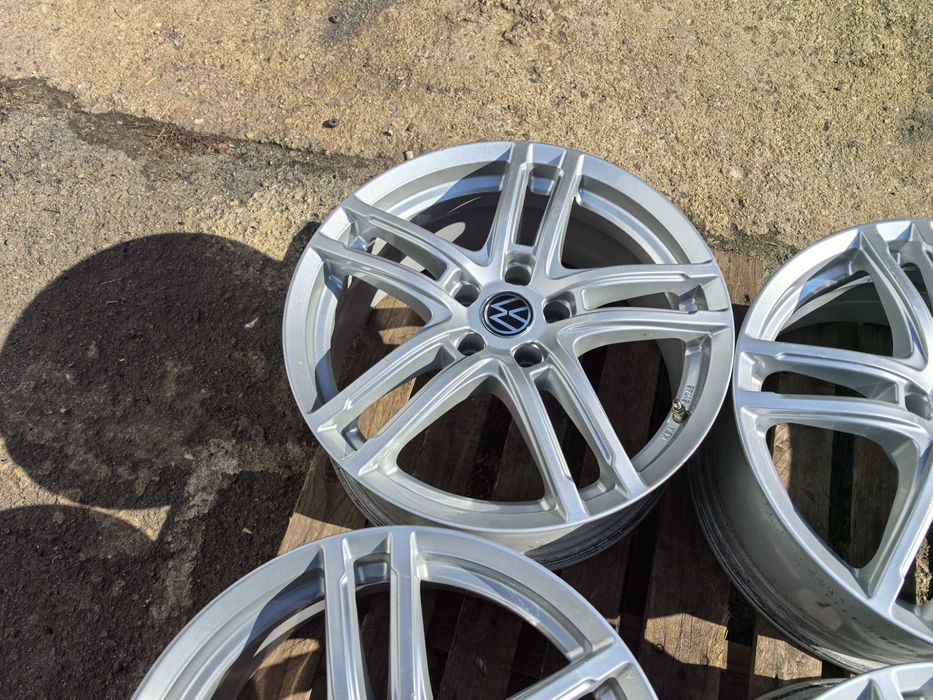 18 цола 5 х 112 мм Фолксваген / Шкода / Сеат / АУДИ - 7,5 Инча / ЕТ 42