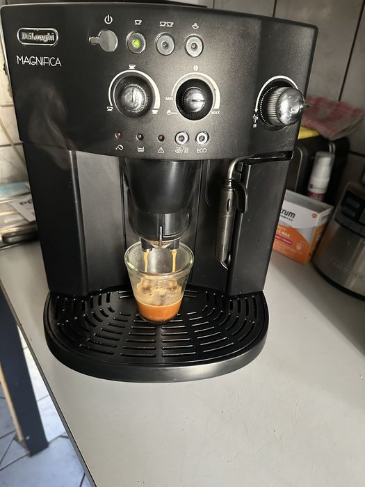 Expresor DeLonghi Magnifica