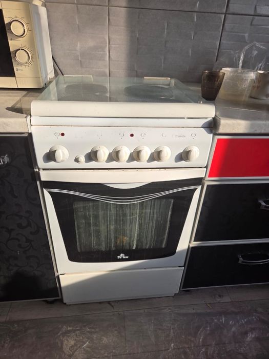 Продам электро плиту