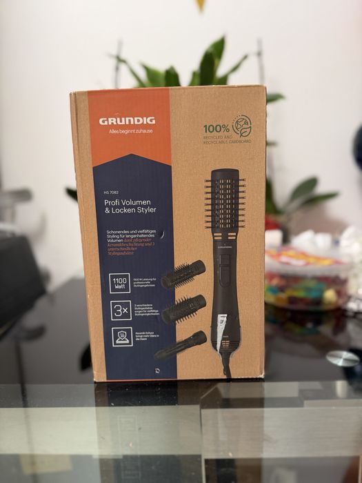 Perie rotativa cu aer cald Grundig HS 7082 Profi Volumen & Locken 1100W NOUA