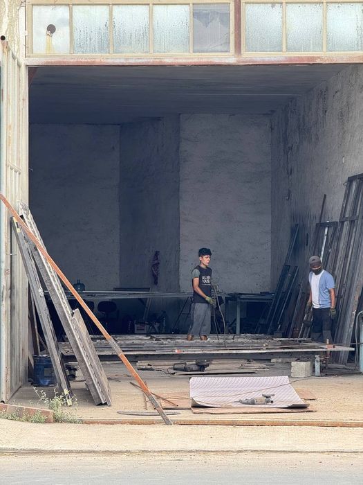 Бобур махалла йул буйида