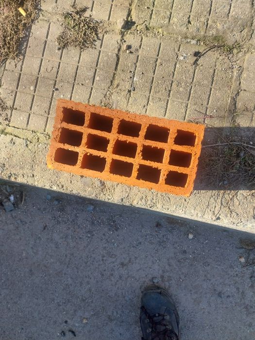 Продавам  10 броя четворка тухли