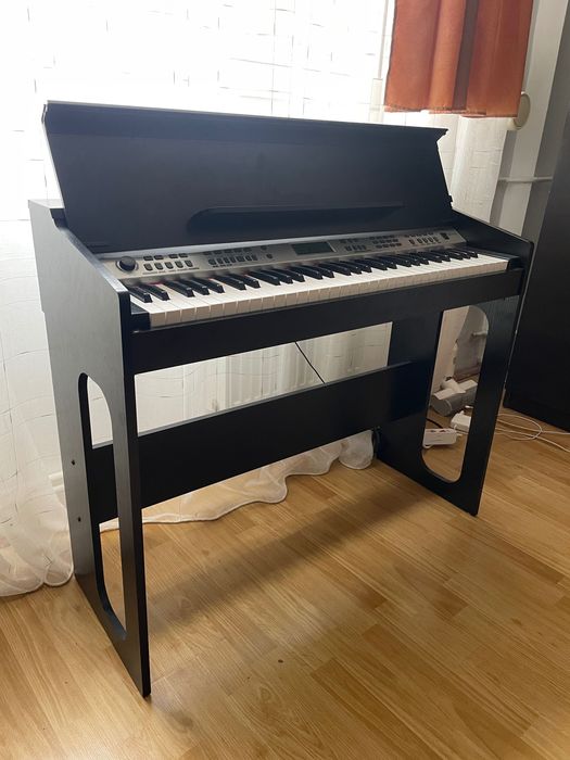 Pian electric 64 de clape suport de lemn