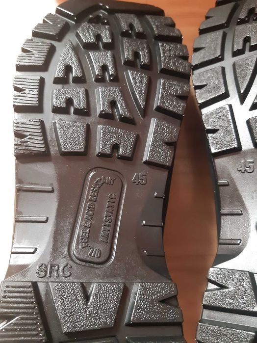 Обувки 1/2-ки, работни, мъжки и чисто нови в кутия