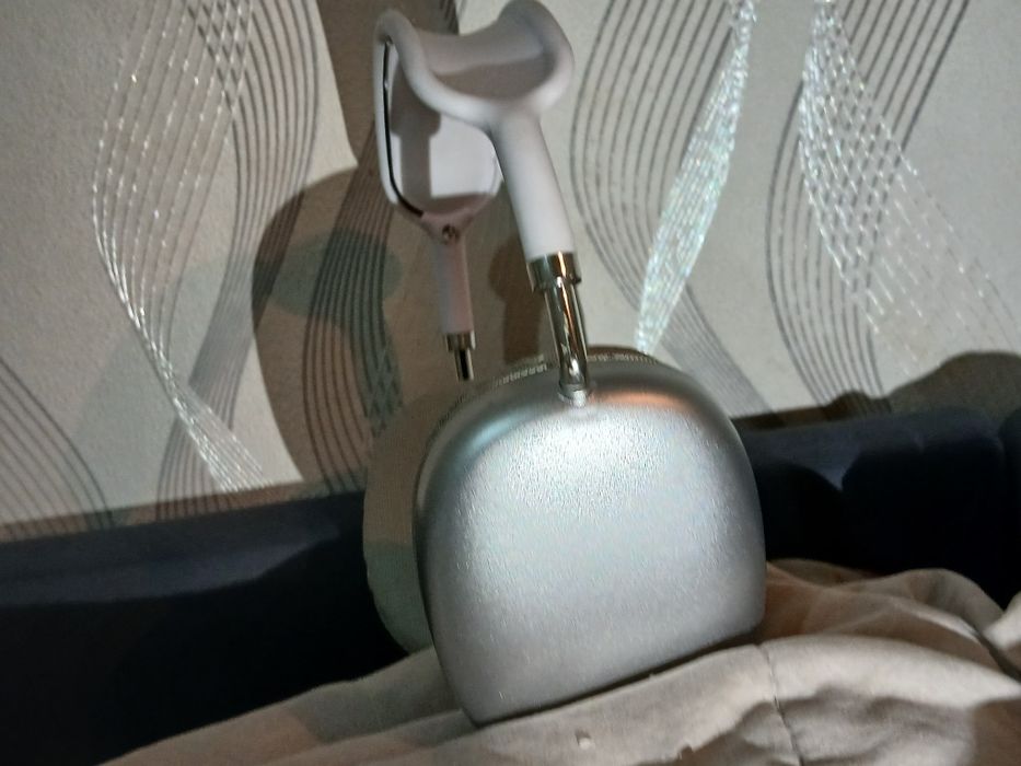 Наушники продам срочно