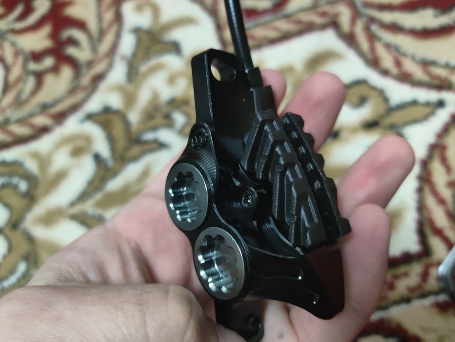 Тормоза 4х поршневые