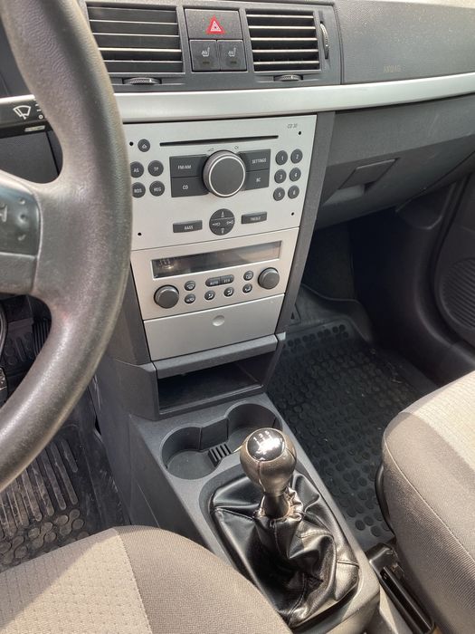 Vand Opel Meriva A 2006 diesel 1,7cdti 74 kw/101 cai.Cutie manuala in 5 trepte Climatronic functional 10/10 ,scaune incalzite oglinzi incalzite carlig