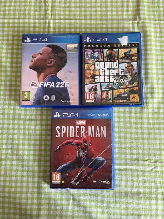 Playstation 4(ps 4) cu 4 controlere si 3 jocuri