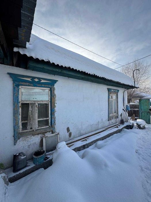 Продаётся двухкомнатный дом. ул. Карманова 22А