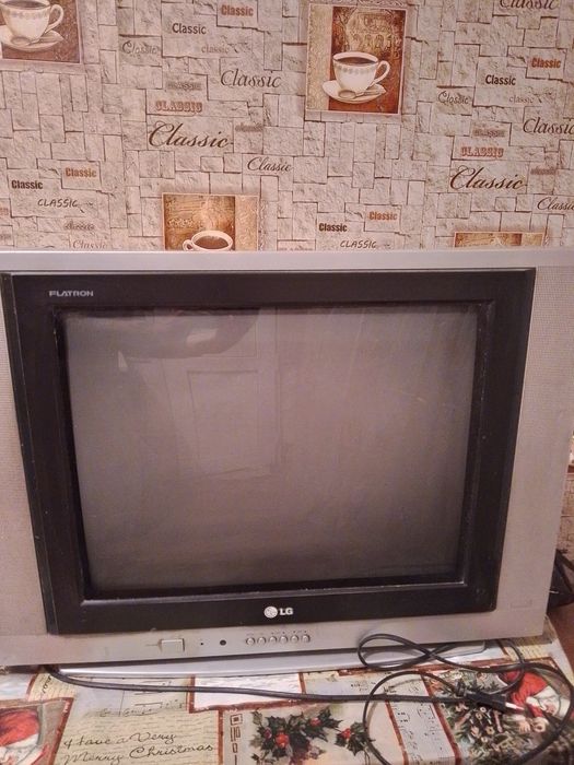 Телевизор LG в хорошем состоянии
