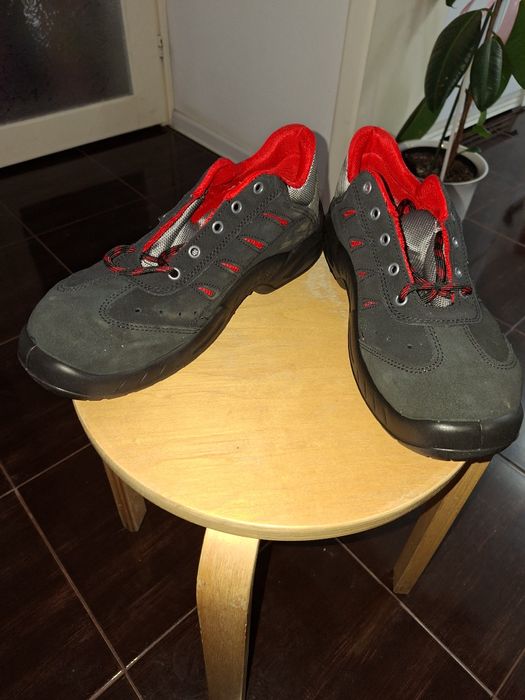 Vând Bocanci de lucru  Base