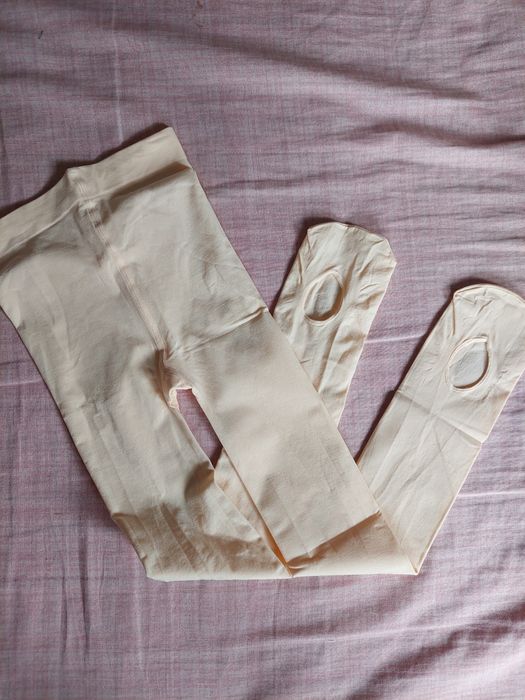 Балетен чорапогащник с дупка на стъпалата