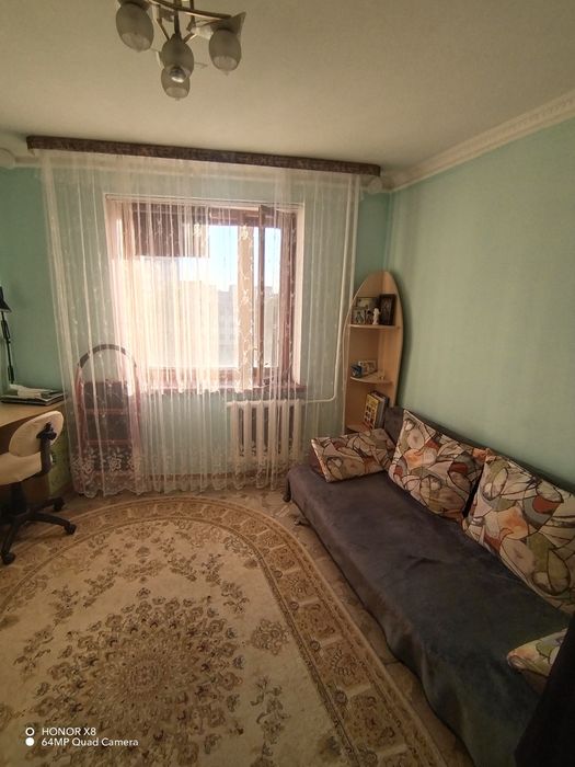 Продам 4 комнатную квартиру