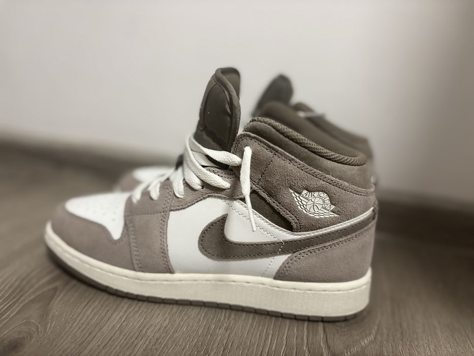 Adidași Air JORDAN 1 MID