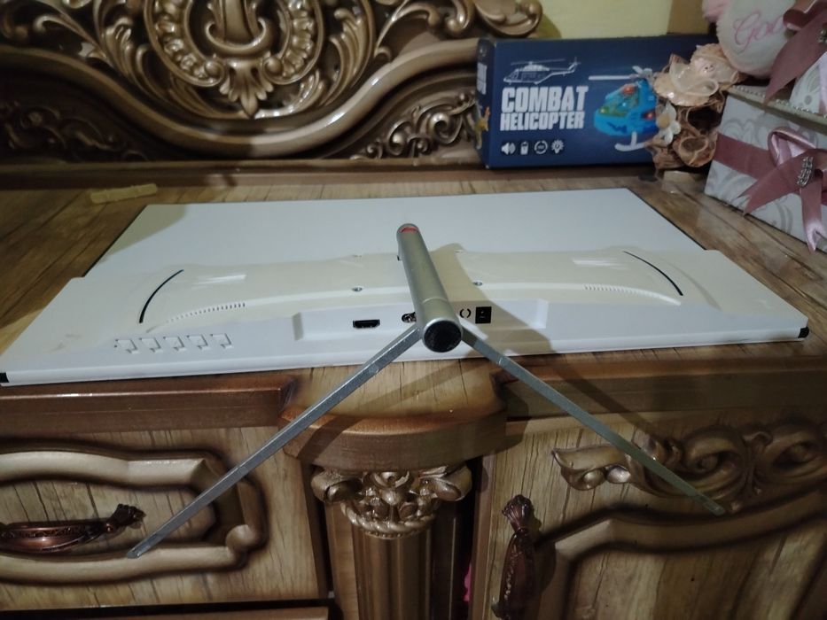 Manitor kompiyuterniki