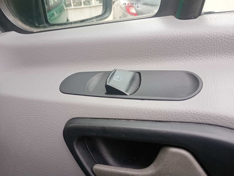 Mercedes     Sprinter  318