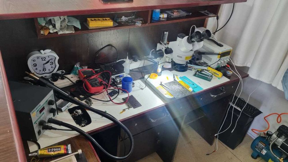 Продается стол для работы компьютера или ремонта телефонов