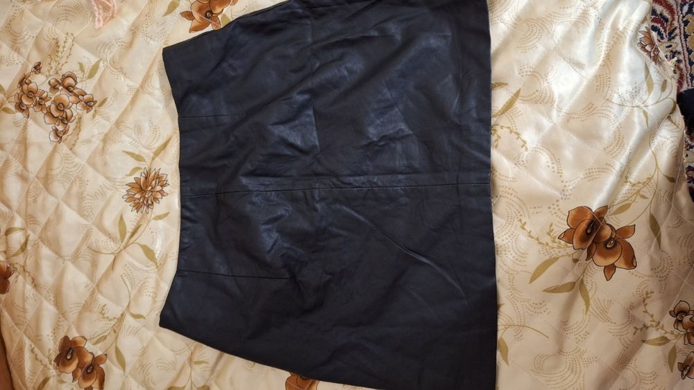 Кожена пола на Zara