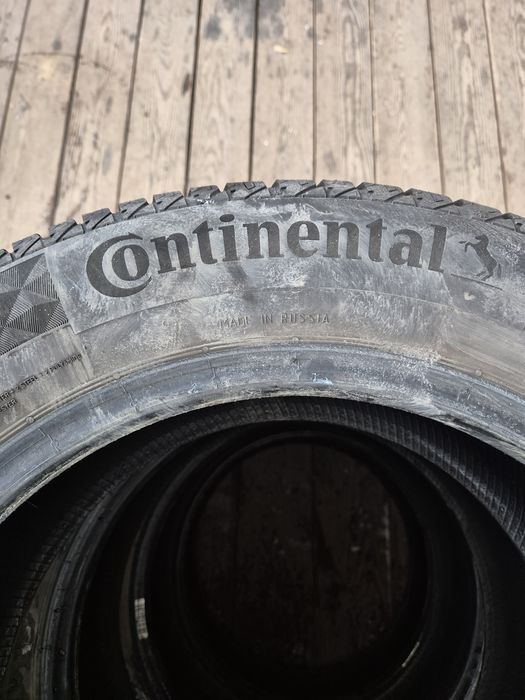 Продам комплект зимних шин Continental