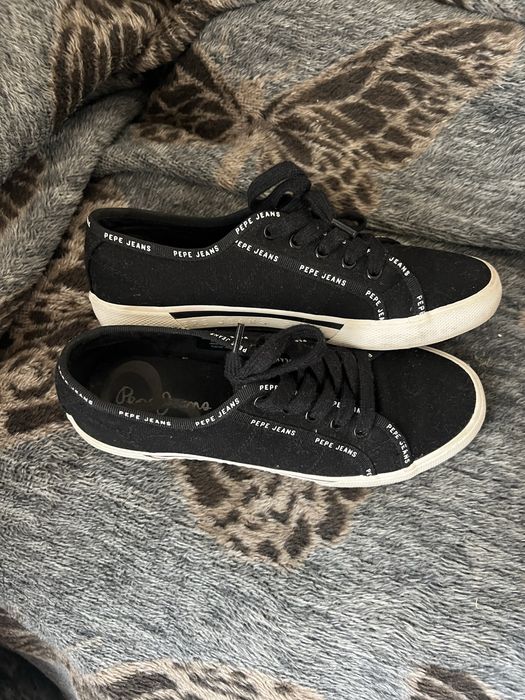 Обувки Adidas, H&M, Zara, Pepe jeans