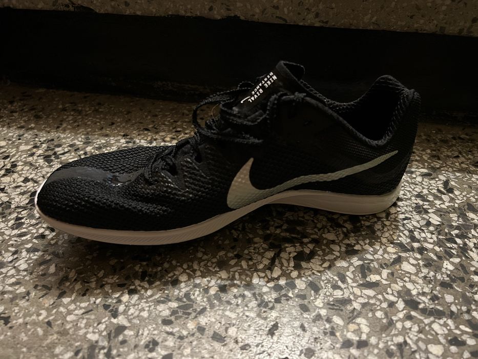 Продавам два чифта шпайкове за лека атлетика