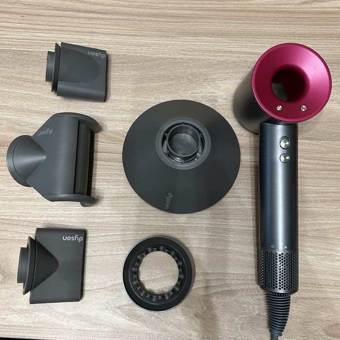 Feonul Dyson + bonus 5 Accesorii