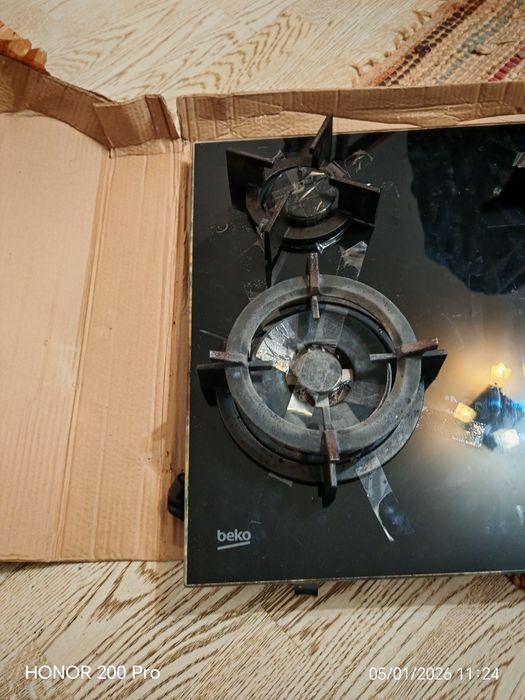 Plita incorporabila Beko  sticla neagra 9.5kw