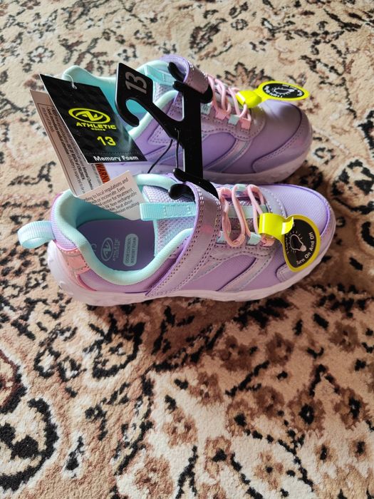 Кроссовки для девочки