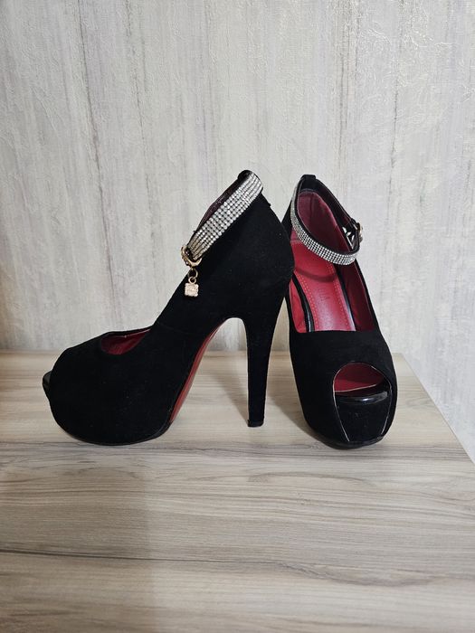 Туфли  продаются рр 34