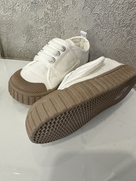 Продам детские кеды