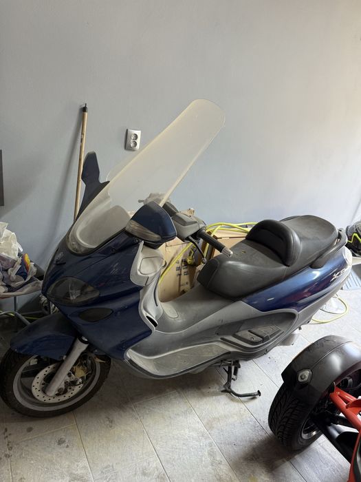 Piaggio x9 -maxi scuter